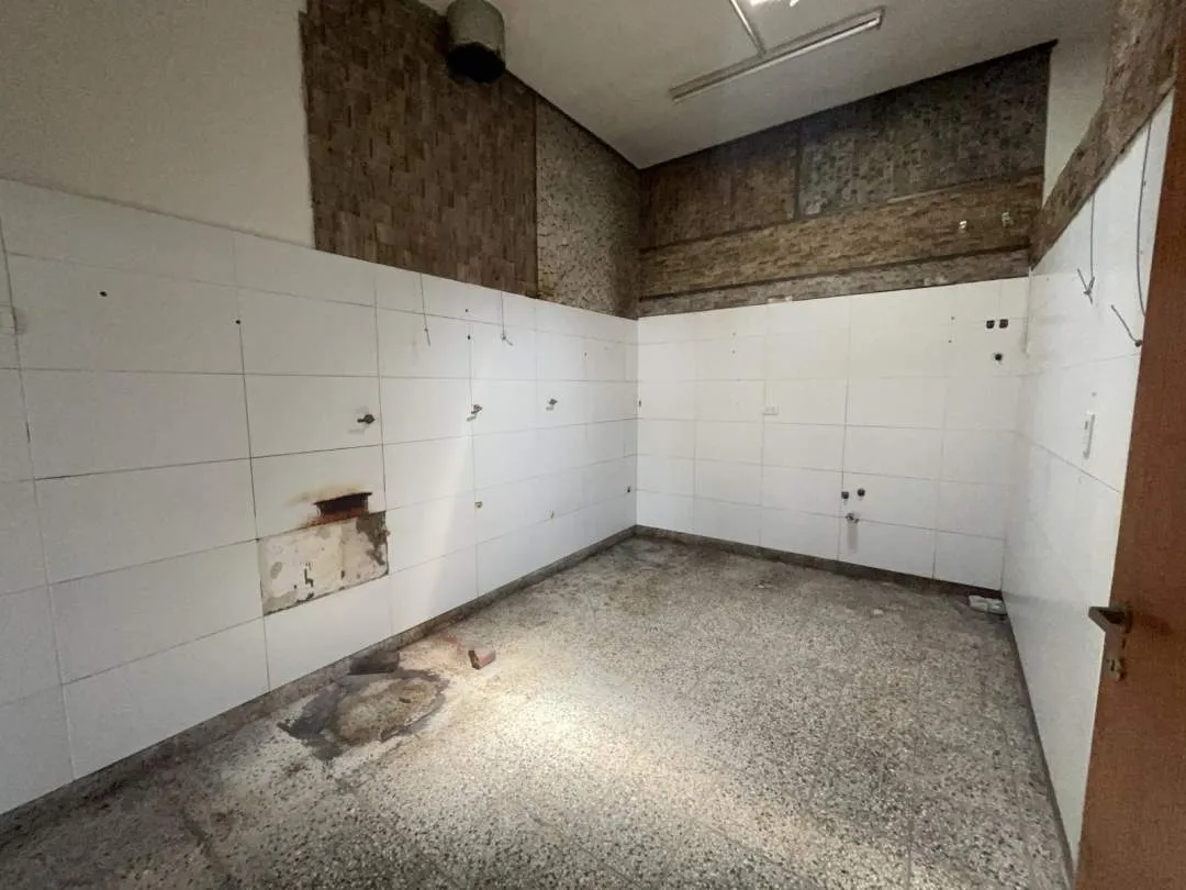 2 locales + espacio aéreo para construir -Venta en Block-Flores