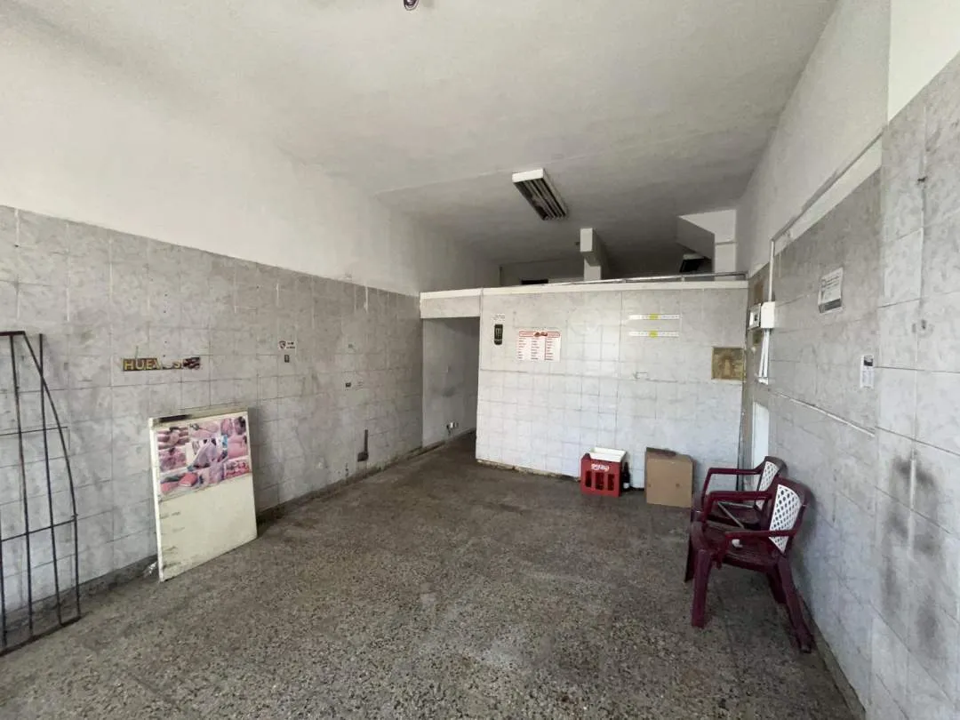 2 locales + espacio aéreo para construir -Venta en Block-Flores