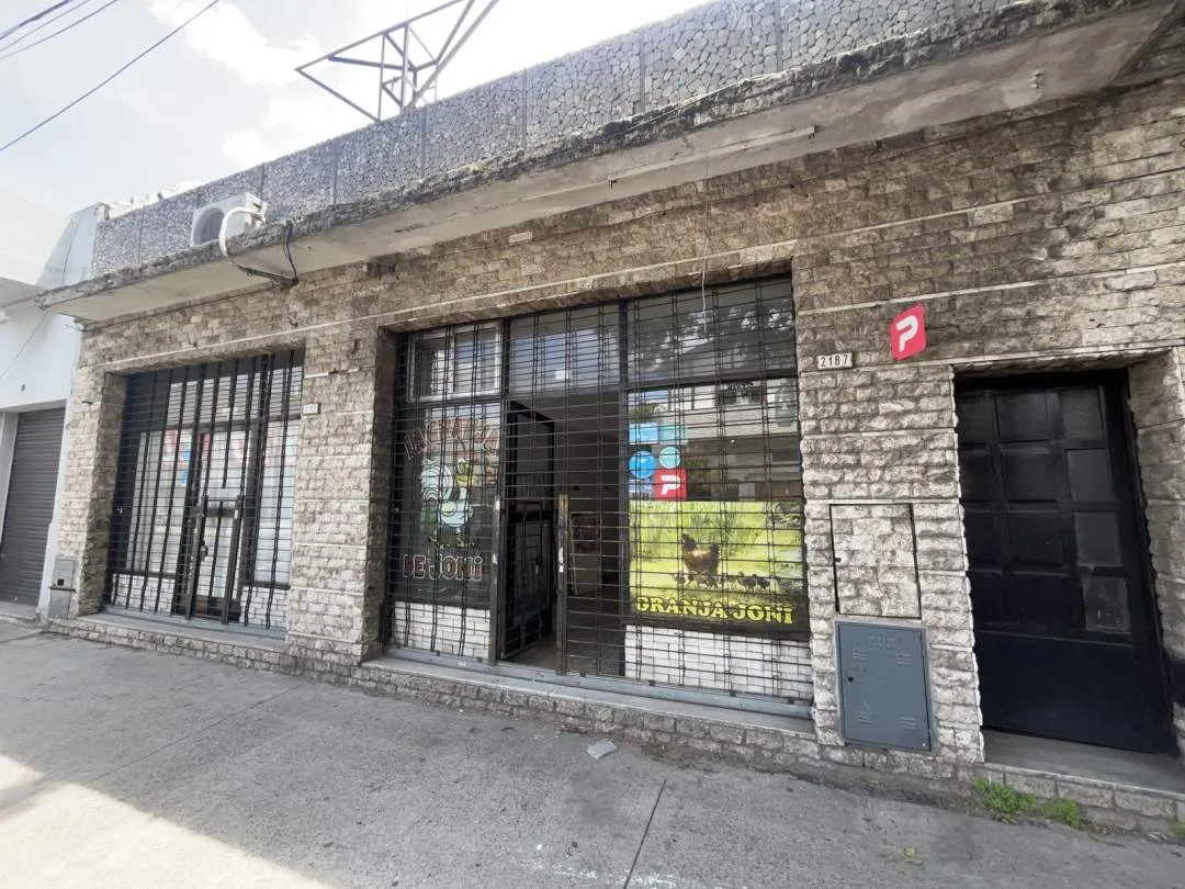2 locales + espacio aéreo para construir -Venta en Block-Flores