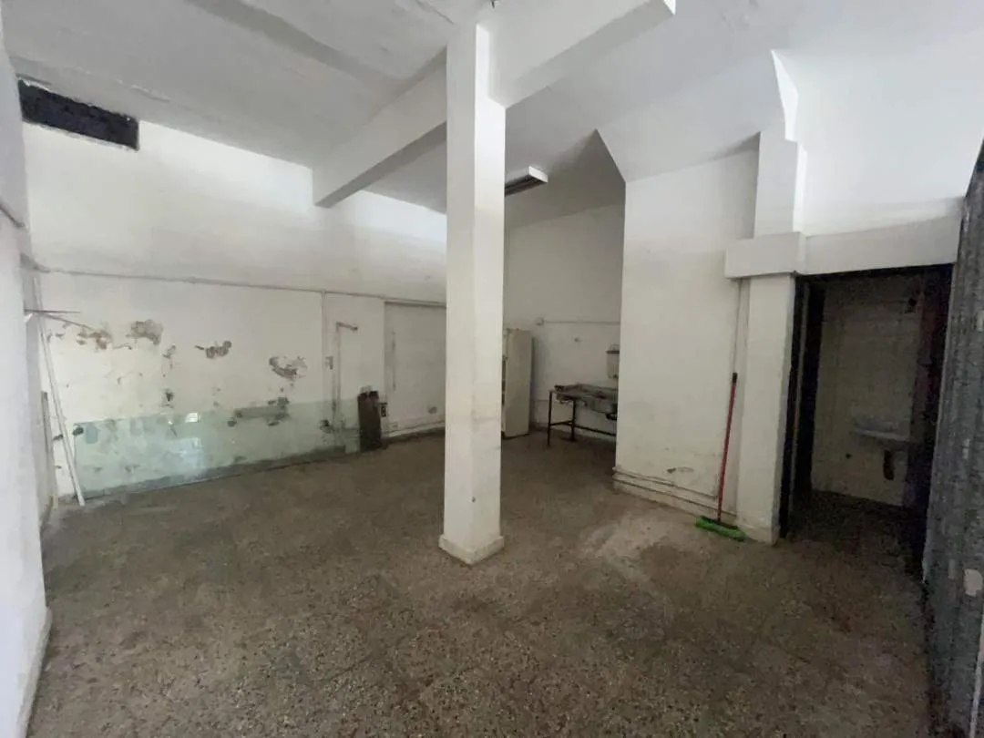 2 locales + espacio aéreo para construir -Venta en Block-Flores