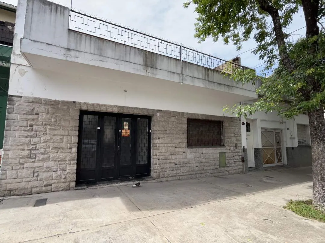 Casa a reciclar- Lote propio-Venta-Parque Chacabuco