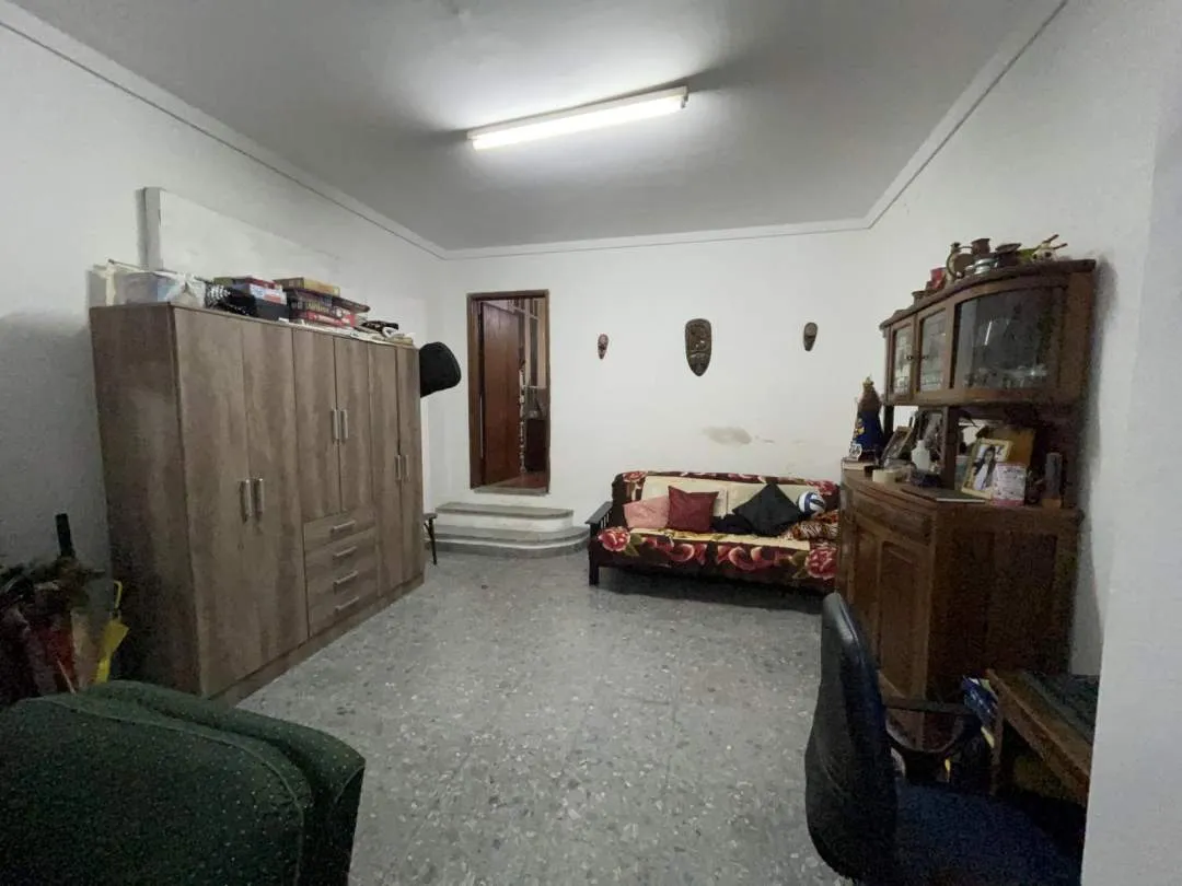 Casa a reciclar- Lote propio-Venta-Parque Chacabuco