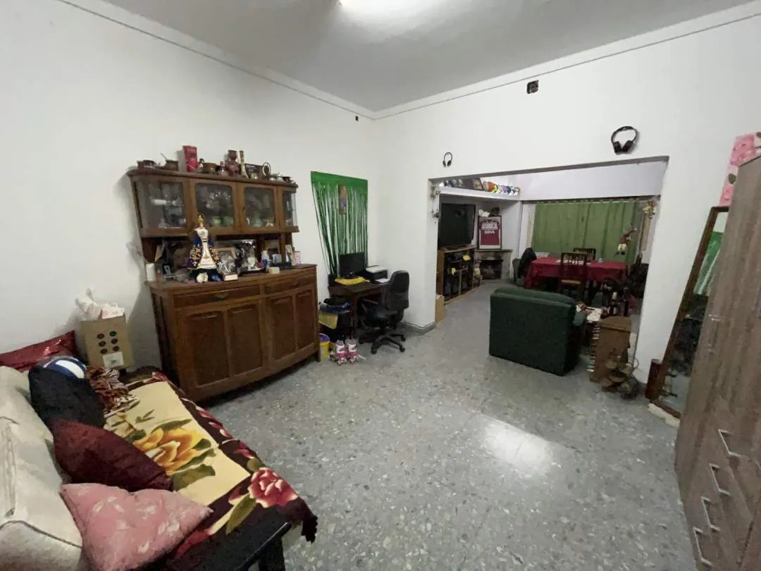 Casa a reciclar- Lote propio-Venta-Parque Chacabuco