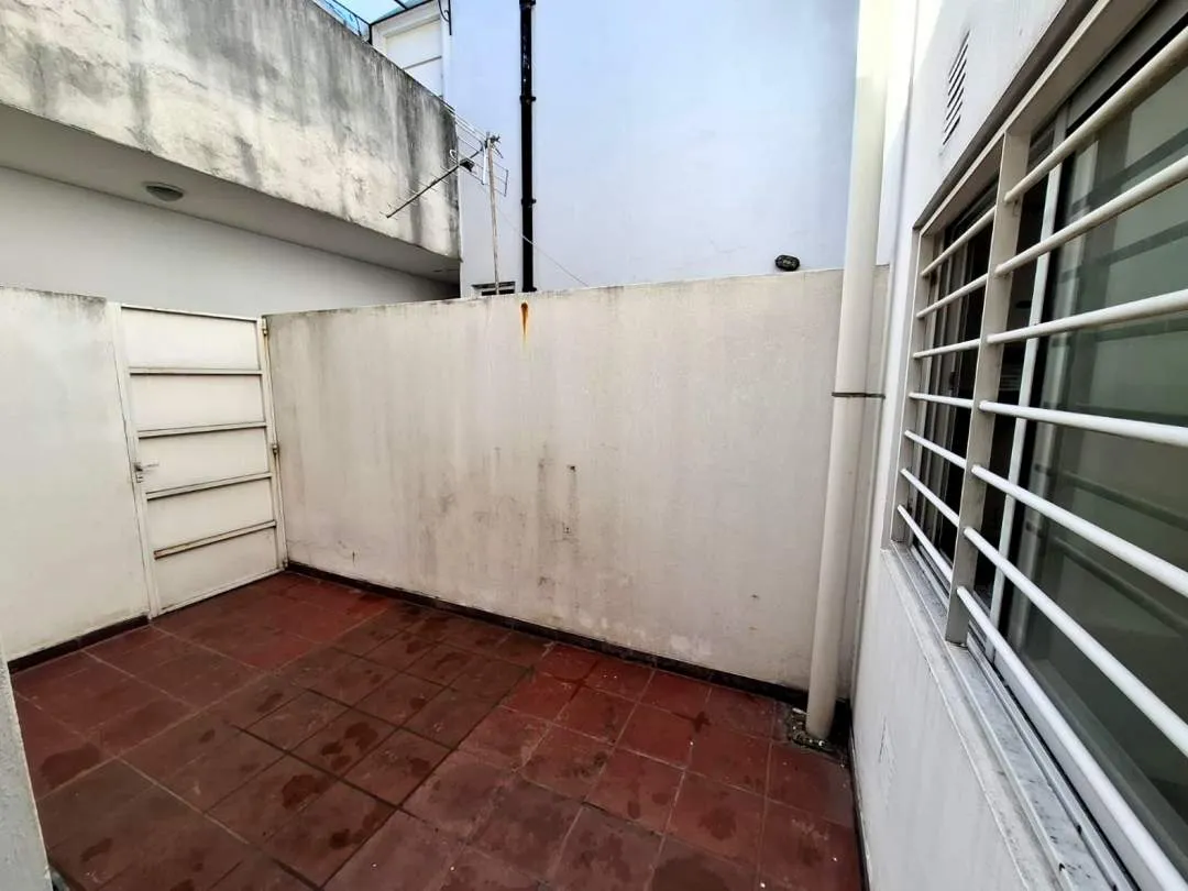 POLA 2900, MATADEROS. PH de 2 ambientes con PATIO.  Bajas Expensas. Excelente estado