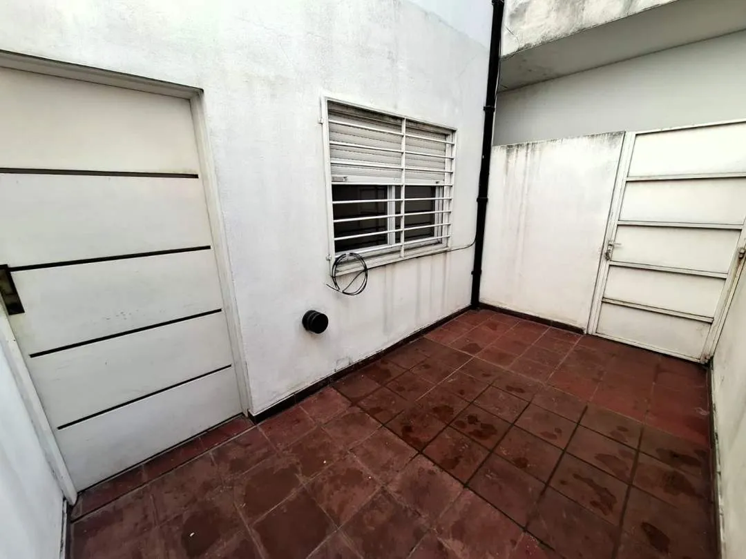 POLA 2900, MATADEROS. PH de 2 ambientes con PATIO.  Bajas Expensas. Excelente estado