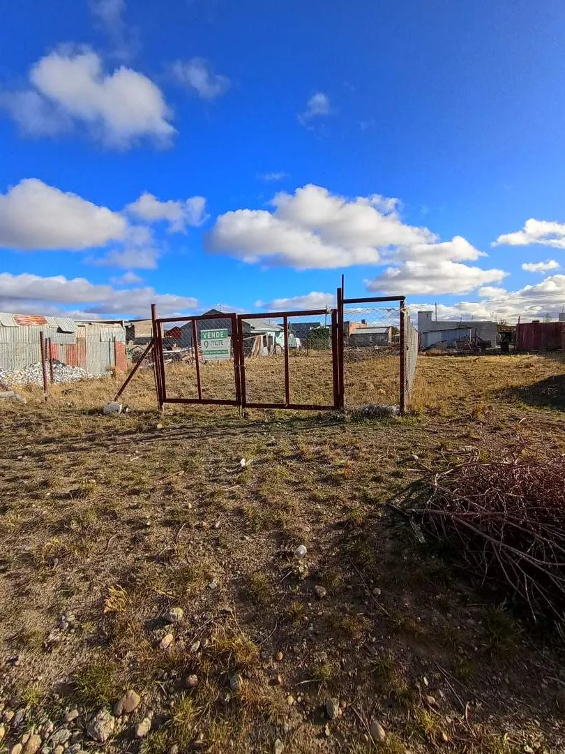 TERRENO B° SAN BENITO CALLE 5 ENTRE CALLE 6 Y CALLE 8 ✅ Medidas: 12,50 x 25 (Mza 35/Parc 7) ✅ Excelente Ubicación, Zona Alta  ✅ Cercado con Portón de ingreso y nivelado ✅ Listo para construir