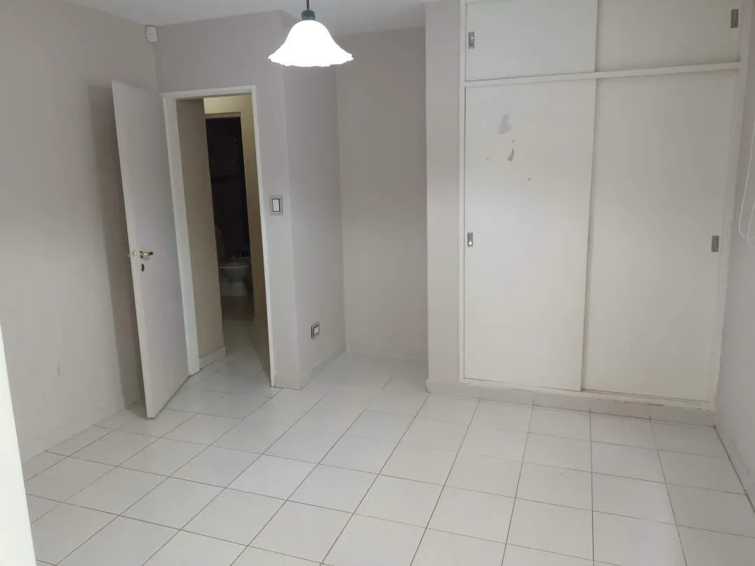 CASA 4 DORMITORIOS, LIVING, COMEDOR, COCINA, QUINCHO, LAVADERO, DESPENSA, 3 BAÑOS, CAVA DE VINOS