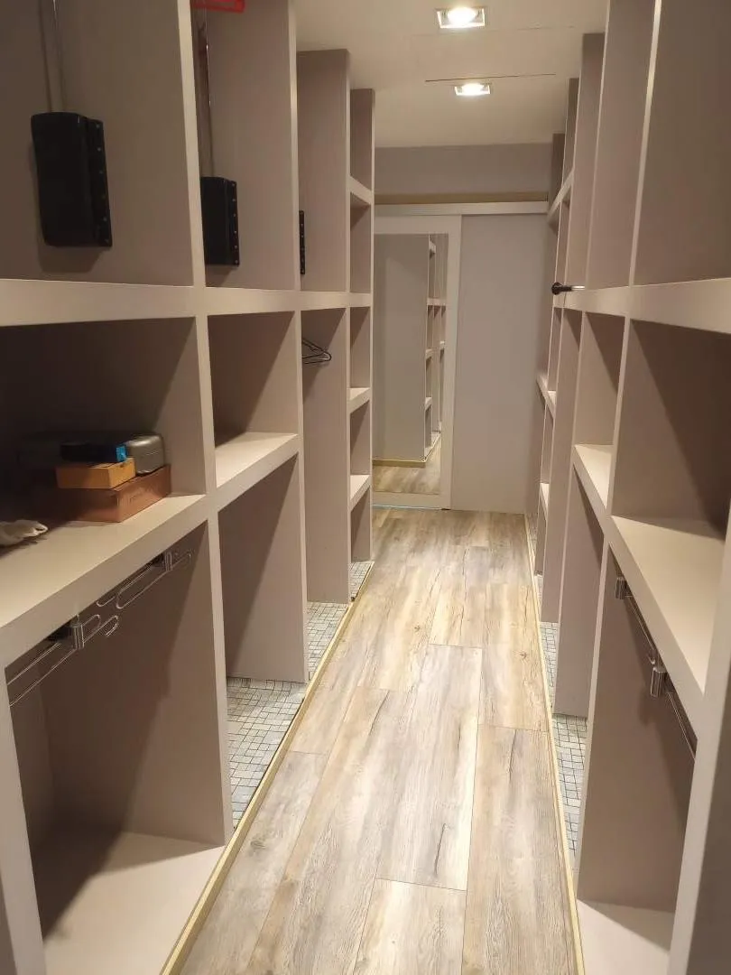 CASA 4 DORMITORIOS, LIVING, COMEDOR, COCINA, QUINCHO, LAVADERO, DESPENSA, 3 BAÑOS, CAVA DE VINOS