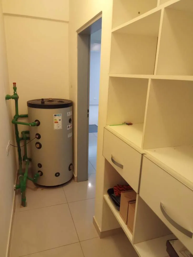 CASA 4 DORMITORIOS, LIVING, COMEDOR, COCINA, QUINCHO, LAVADERO, DESPENSA, 3 BAÑOS, CAVA DE VINOS