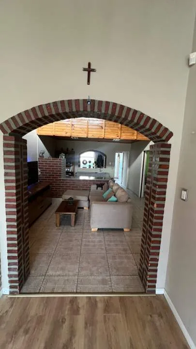 CASA 3 DORMITORIOS, 3 BAÑOS, LIVING, COMEDOR, QUINCHO, LAVADERO, GARAGE