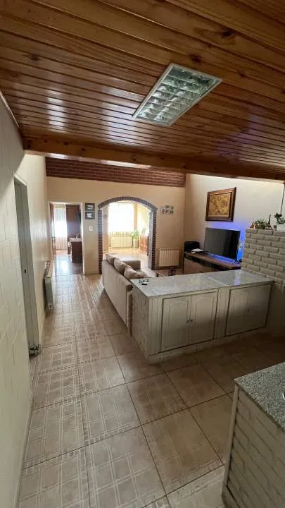 CASA 3 DORMITORIOS, 3 BAÑOS, LIVING, COMEDOR, QUINCHO, LAVADERO, GARAGE