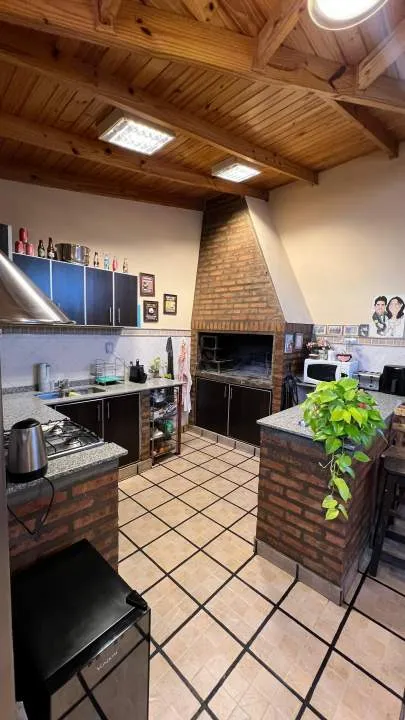 CASA 3 DORMITORIOS, 3 BAÑOS, LIVING, COMEDOR, QUINCHO, LAVADERO, GARAGE