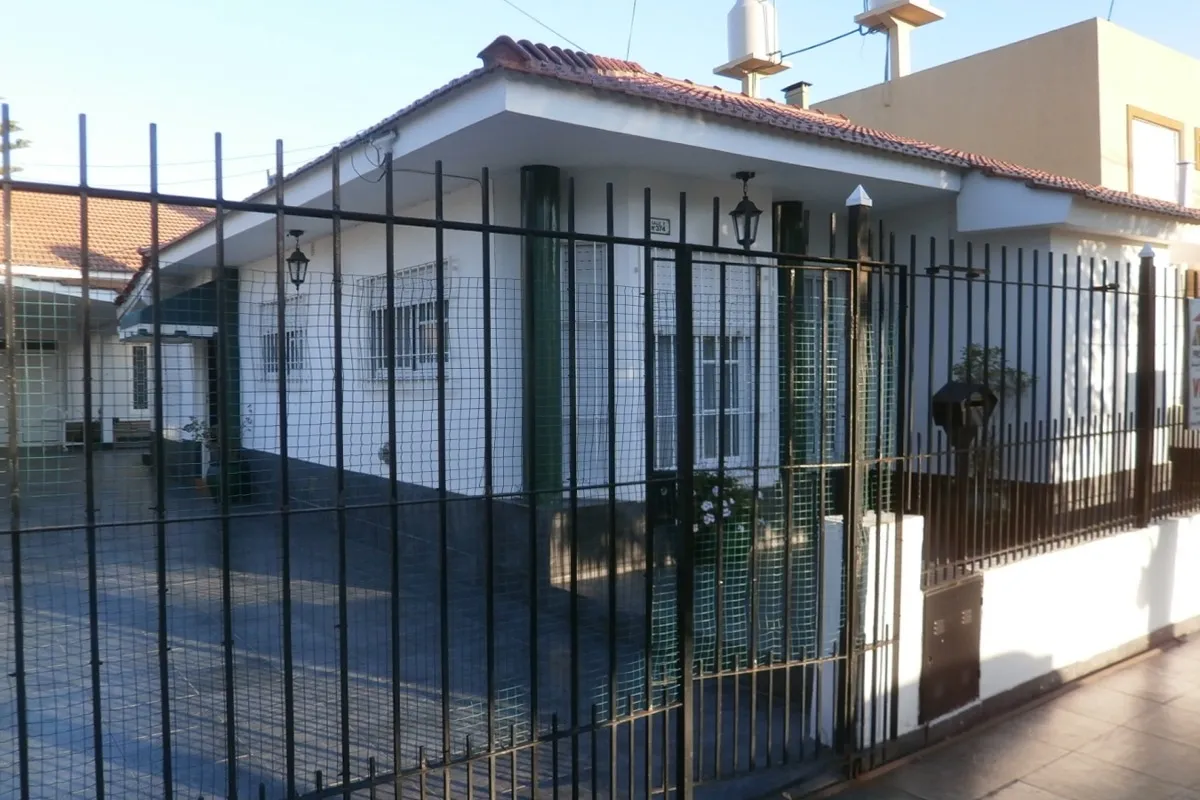 Santa Teresita.  2 Chalet De 3 Ambientes En Barrio Residencial! Gas Conectado.