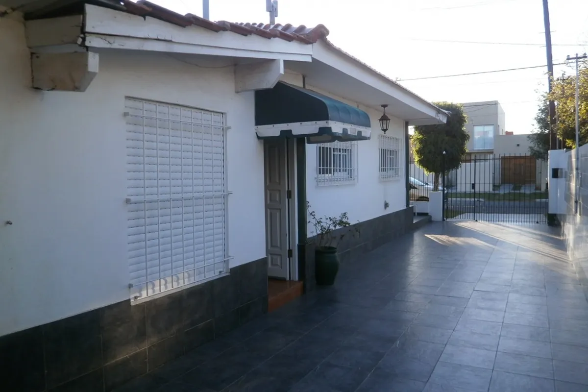 Santa Teresita.  2 Chalet De 3 Ambientes En Barrio Residencial! Gas Conectado.