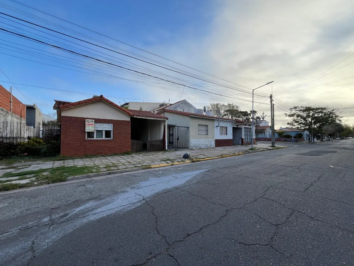 Santa Teresita Se Vende Chalecito En El Centro Con Garage Cubierto [duplicada]