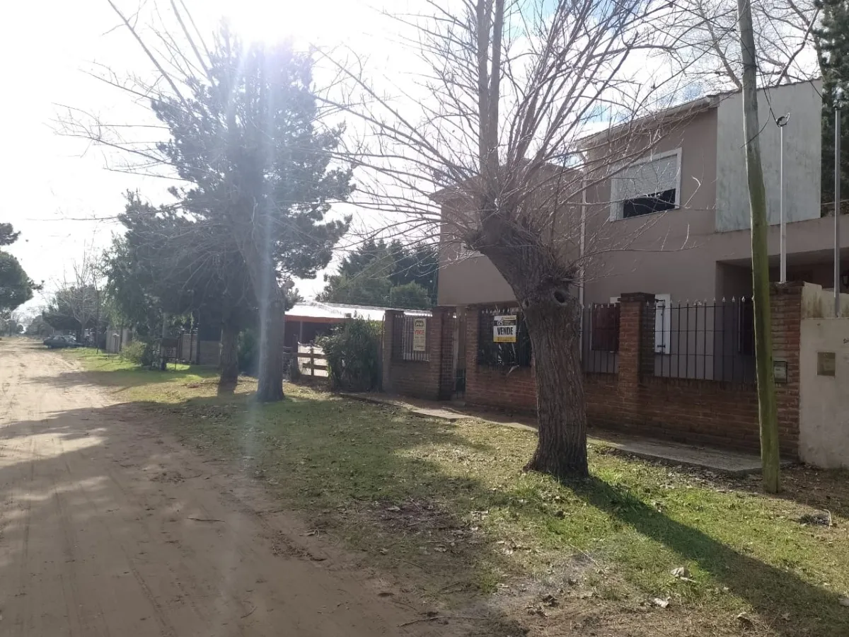 Casa En Block Comunicadas Con Patio Compartido En Las Toninas