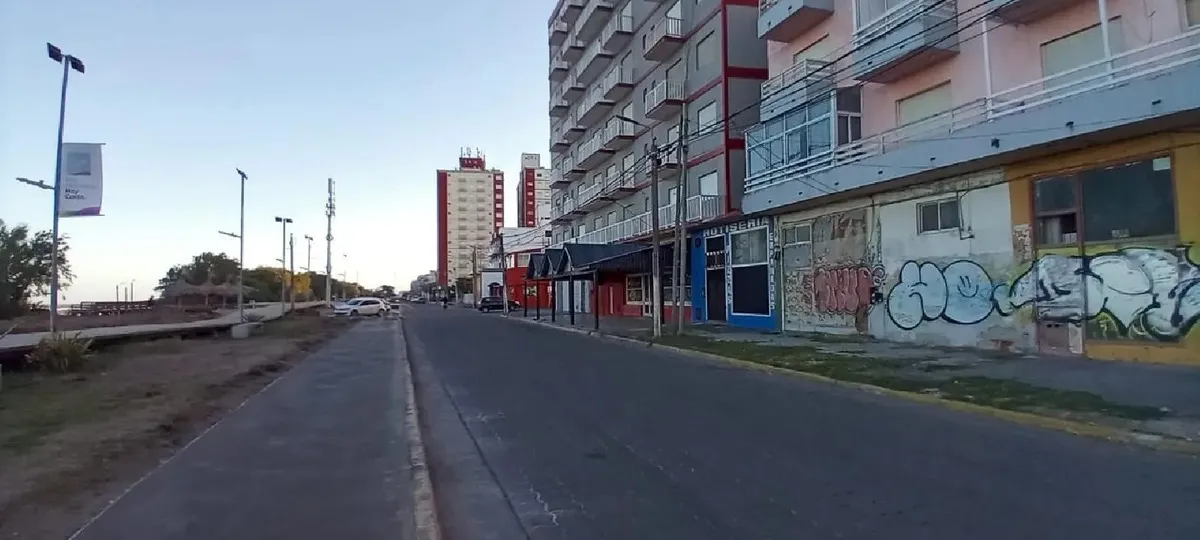 2 Locales En Block 115m2 Sobre Peatonal.