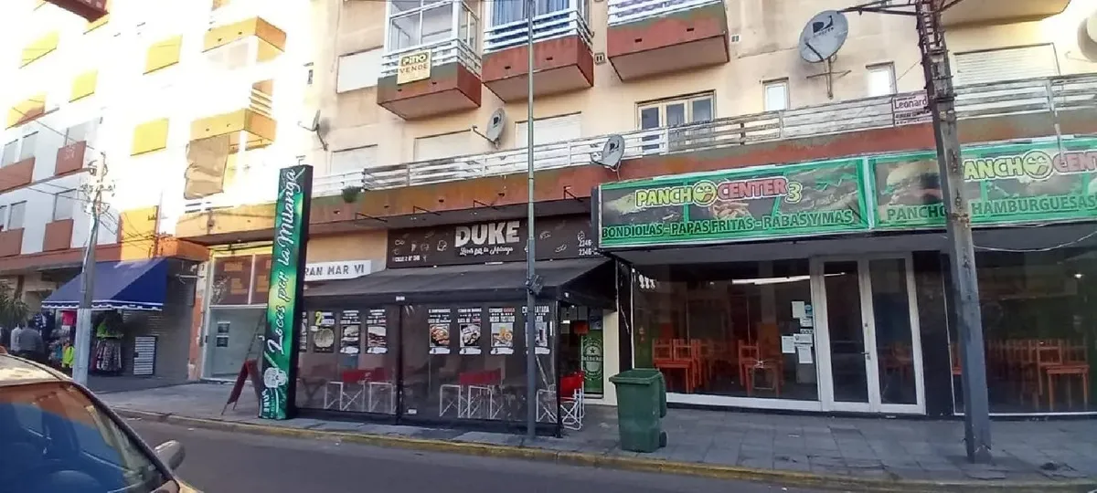 2 Locales En Block 115m2 Sobre Peatonal.