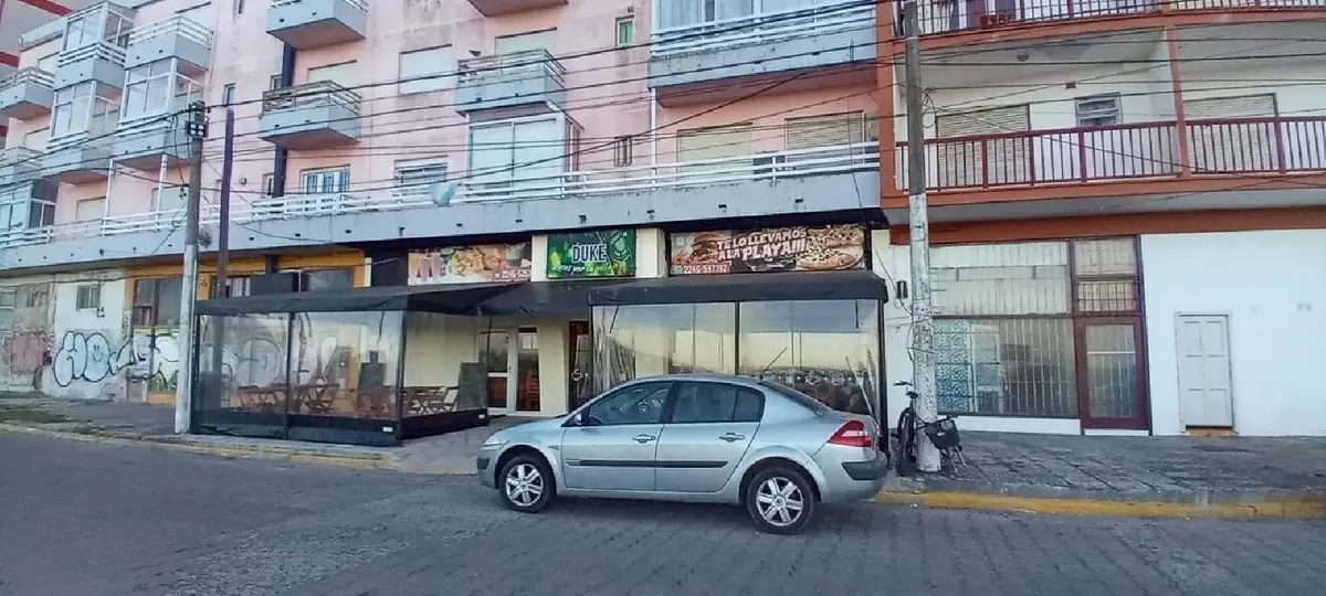 2 Locales En Block 115m2 Sobre Peatonal.