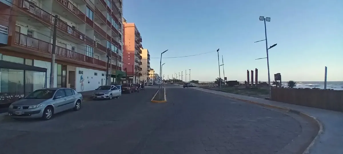 2 Locales En Block 115m2 Sobre Peatonal.