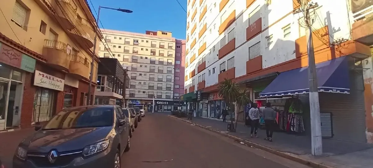 2 Locales En Block 115m2 Sobre Peatonal.