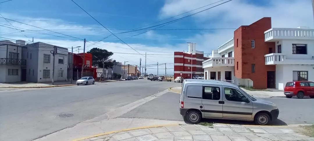 SE ALQUILA LOCAL SOBRE AVENIDA 79