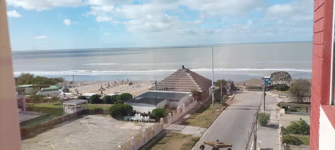 Hermoso Dto! Balcón, Cochera Y Vista Al Mar! Gas natural.