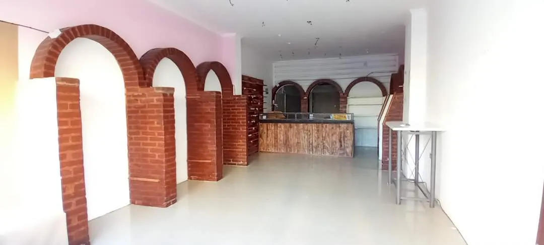 SE ALQUILA LOCAL SOBRE AVENIDA