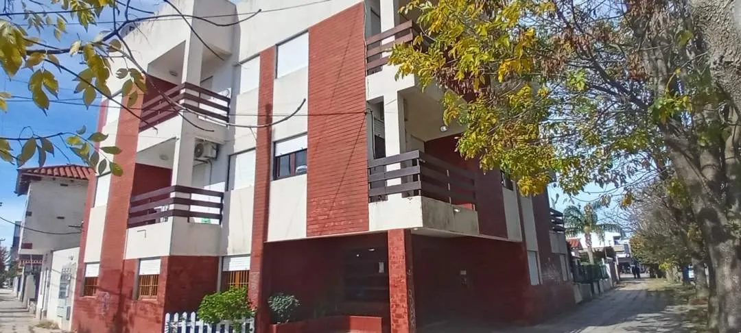 DEPARTAMENTO CON BALCON A LA CALLE