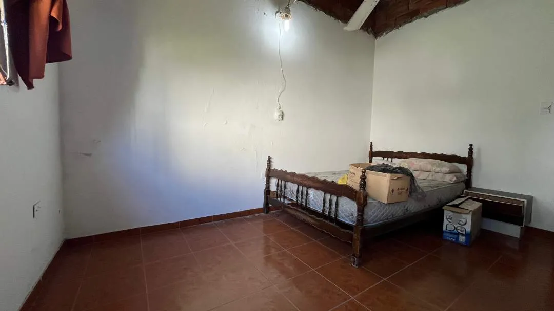 CASA SOLA EN LOTE CON LOCAL  DE 30m2 ¡FRENTE A LA RUTA!