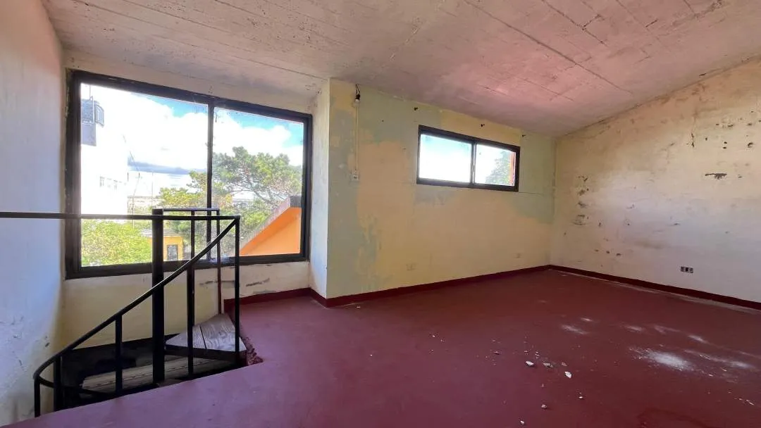 CASA SOLA EN LOTE CON LOCAL  DE 30m2 ¡FRENTE A LA RUTA!