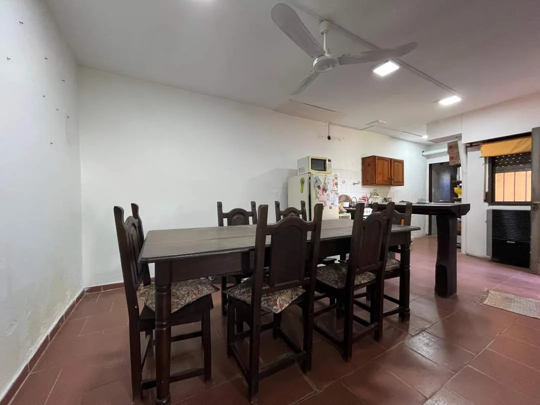 CASA SOLA EN LOTE CON LOCAL  DE 30m2 ¡FRENTE A LA RUTA!