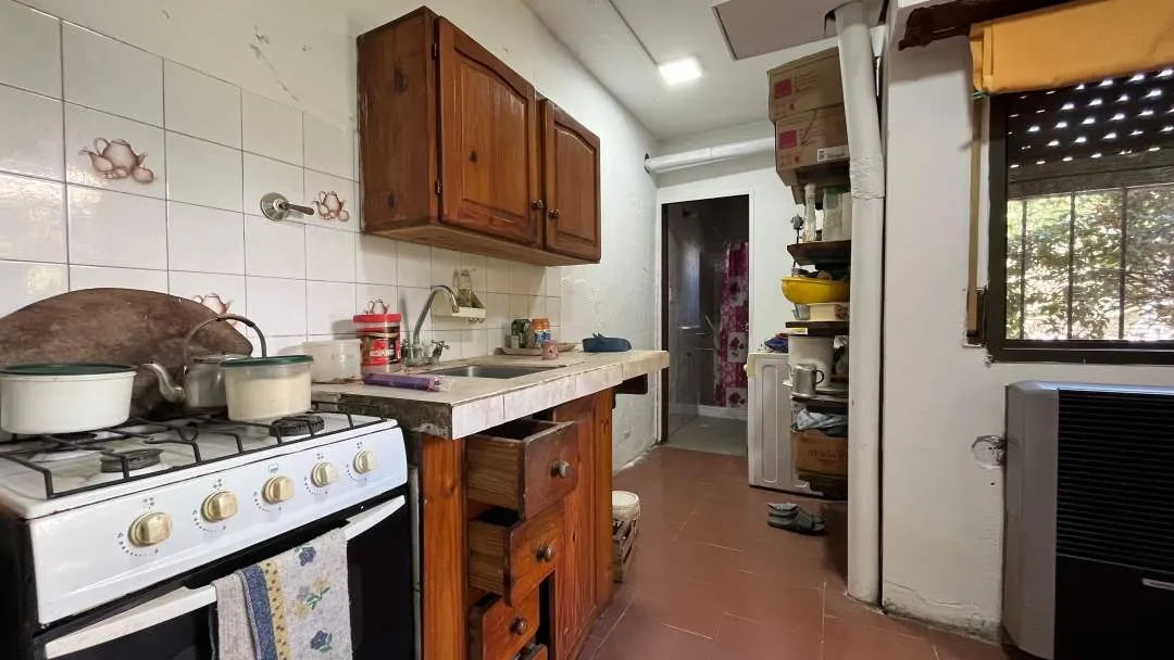 CASA SOLA EN LOTE CON LOCAL  DE 30m2 ¡FRENTE A LA RUTA!
