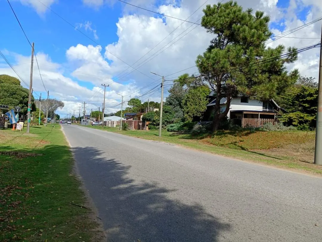 LOTE BALDIO SOBRE AVENIDA 7