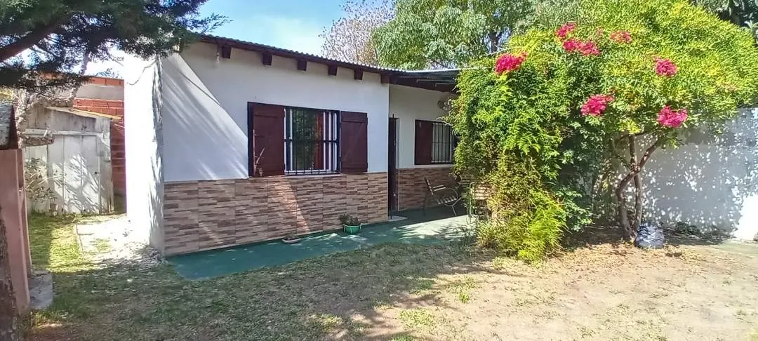 2 CASAS EN BLOCK A 150M DEL MAR