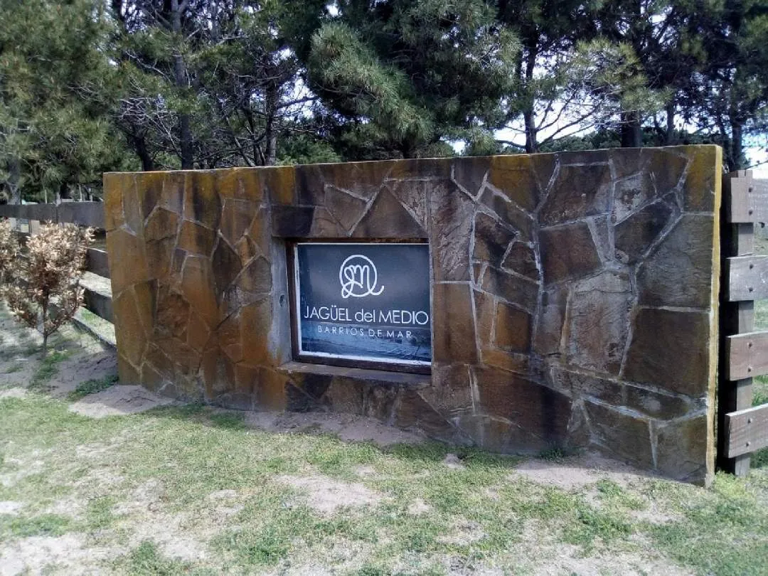 LOTE EN BARRIO EXCLUSIVO