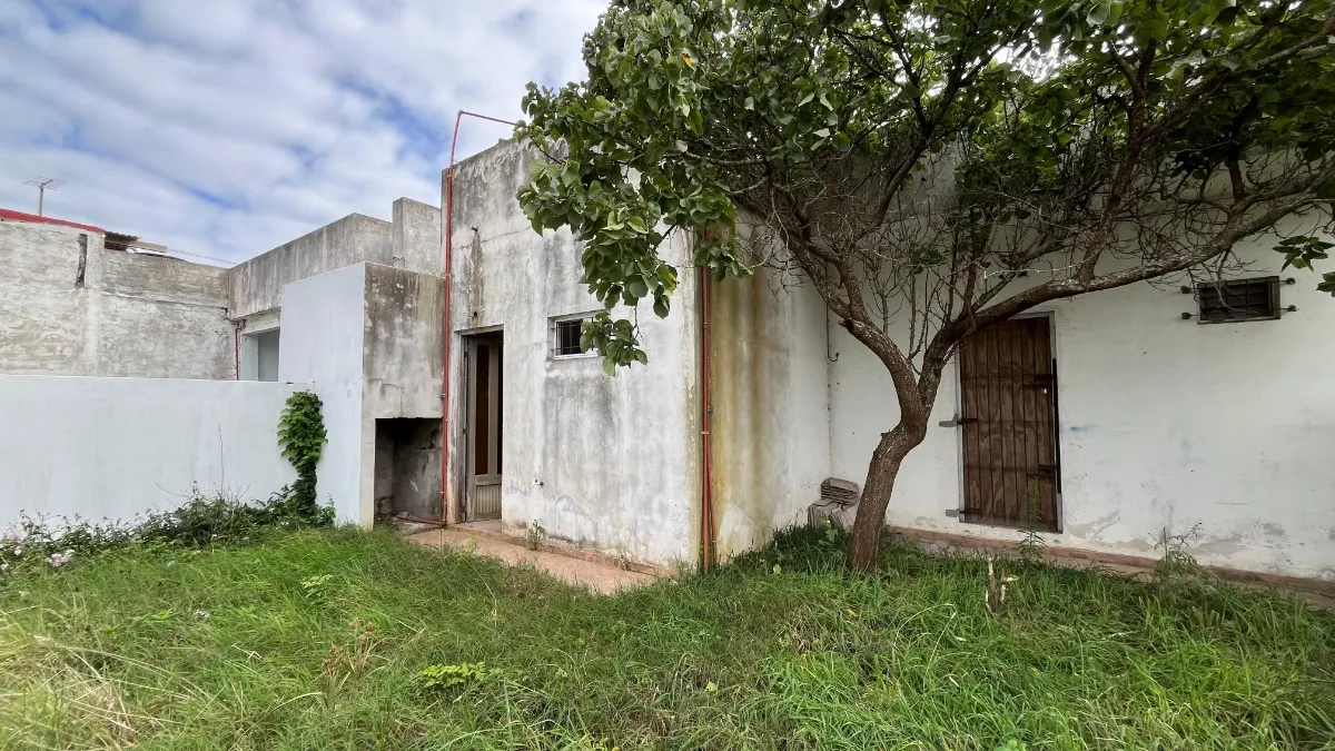 RESERVADO!!!      Se Venden 2 Locales Y 1 Casa