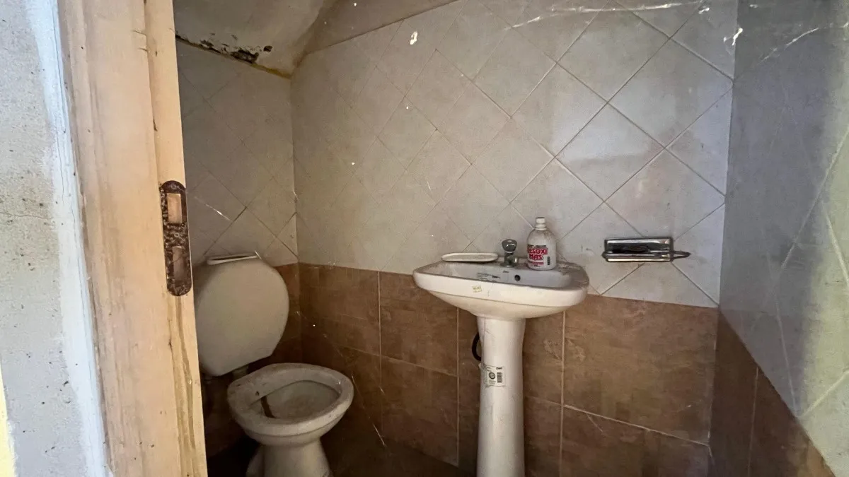 RESERVADO!!!      Se Venden 2 Locales Y 1 Casa