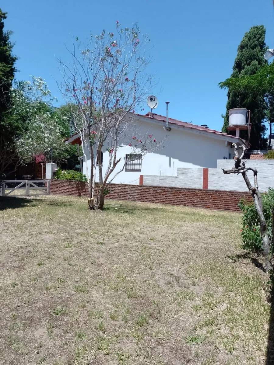 Casa Sola En Lote En Las Toninas A 3 Cuadras Del Mar