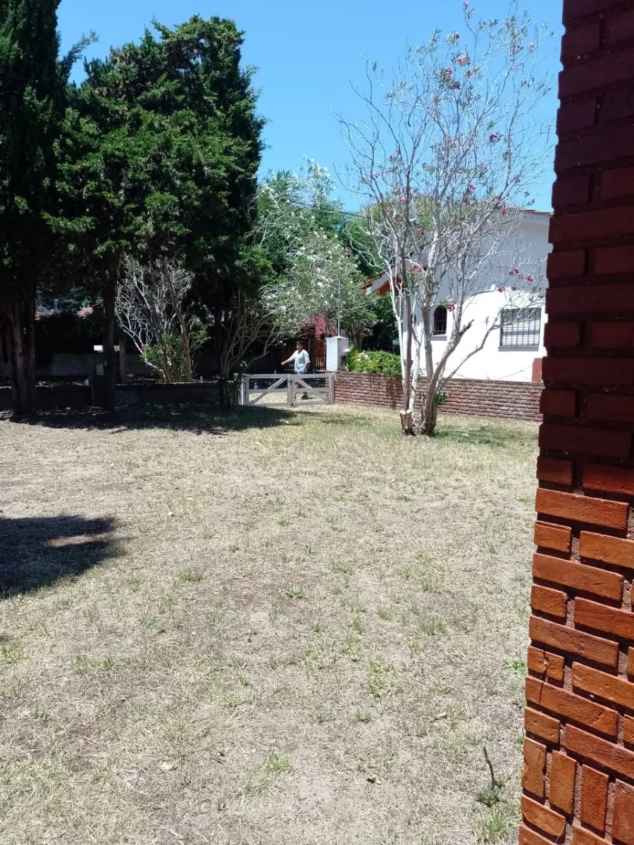 Casa Sola En Lote En Las Toninas A 3 Cuadras Del Mar
