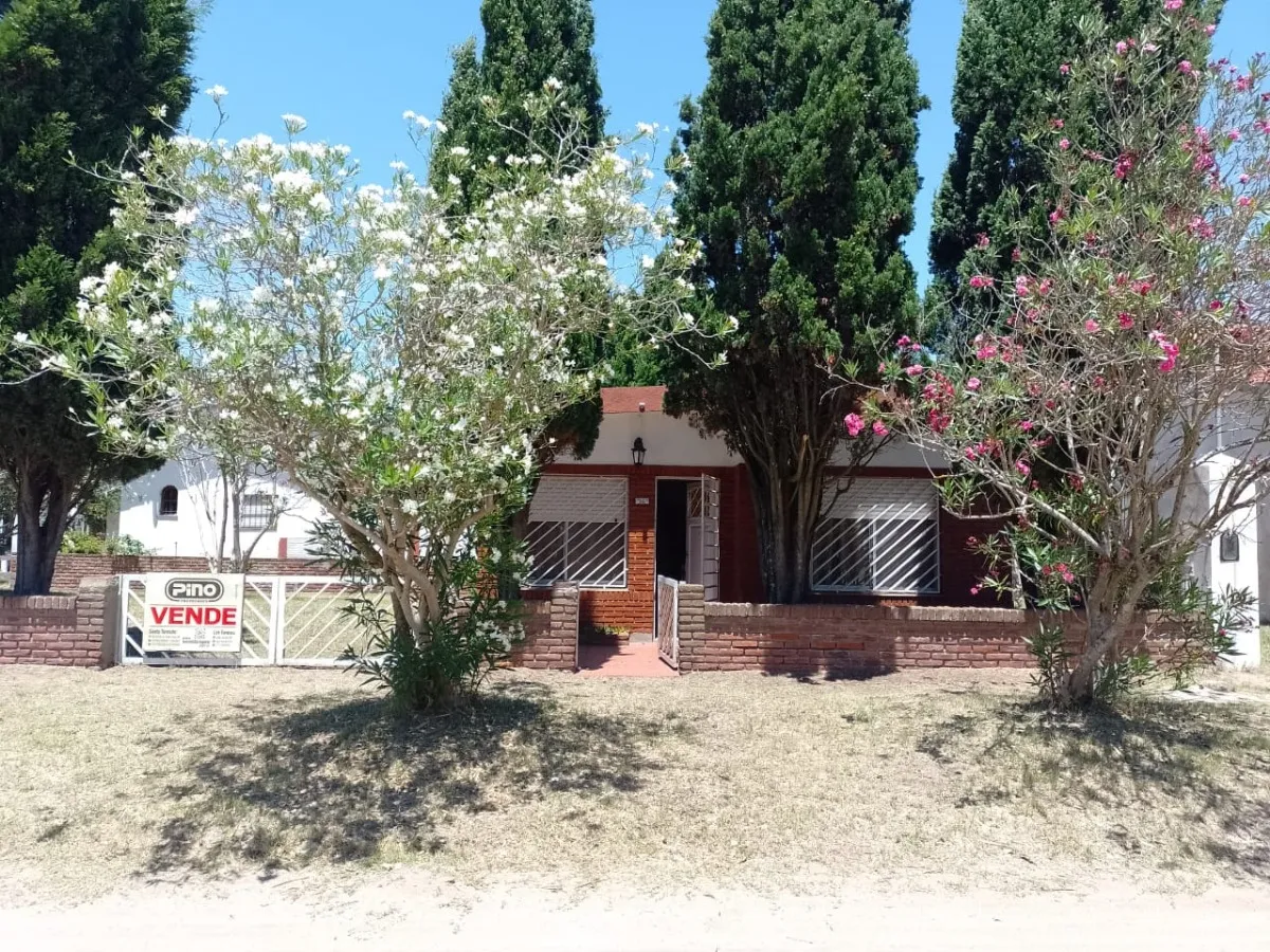 Casa Sola En Lote En Las Toninas A 3 Cuadras Del Mar