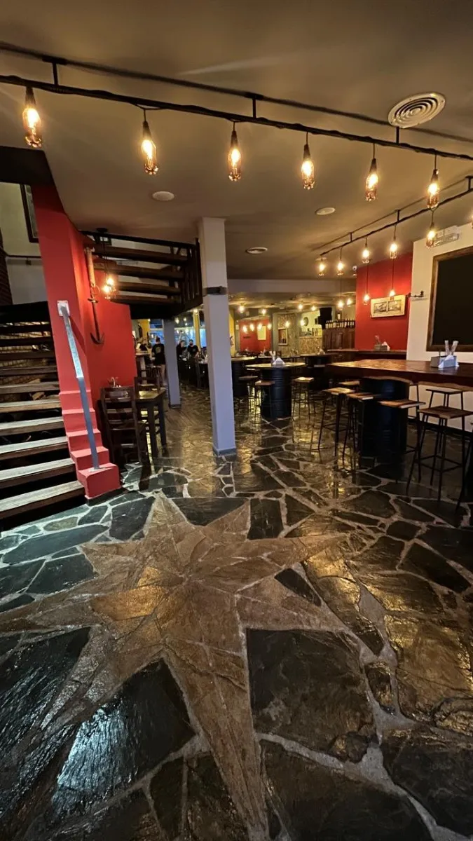 Gran Local Sobre Calle Comercial En Las Toninas ¡completo!