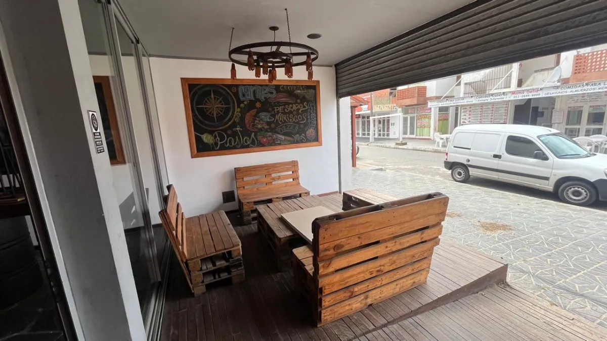 Gran Local Sobre Calle Comercial En Las Toninas ¡completo!