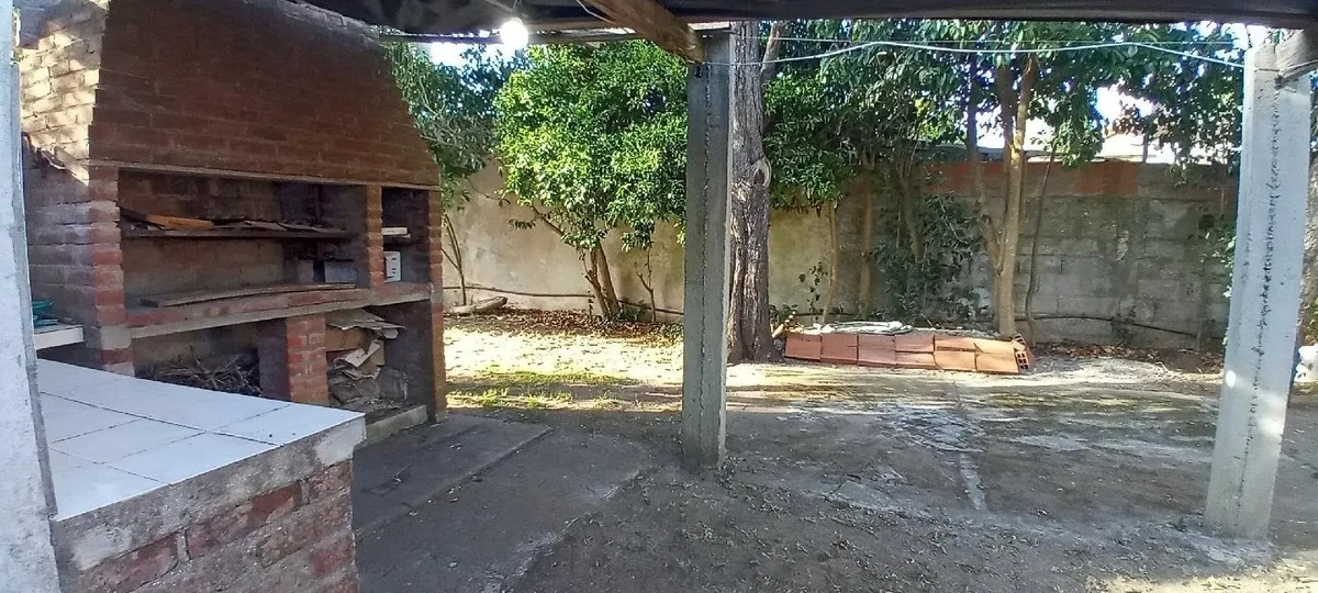 Casa Sola En El Lote - GAS NATURAL Y CLOCAS!