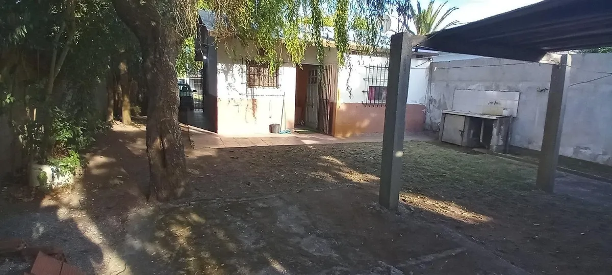 Casa Sola En El Lote - GAS NATURAL Y CLOCAS!