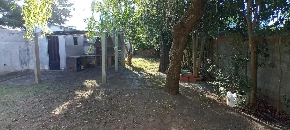 Casa Sola En El Lote - GAS NATURAL Y CLOCAS!