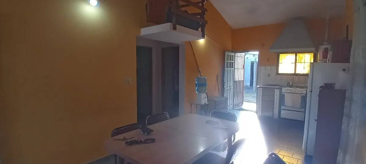 Casa Sola En El Lote - GAS NATURAL Y CLOCAS!