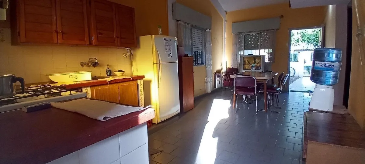 Casa Sola En El Lote - GAS NATURAL Y CLOCAS!