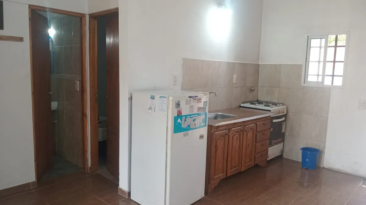 Tipo Casa De 3 Ambientes En Zona Residencial De Las Toninas