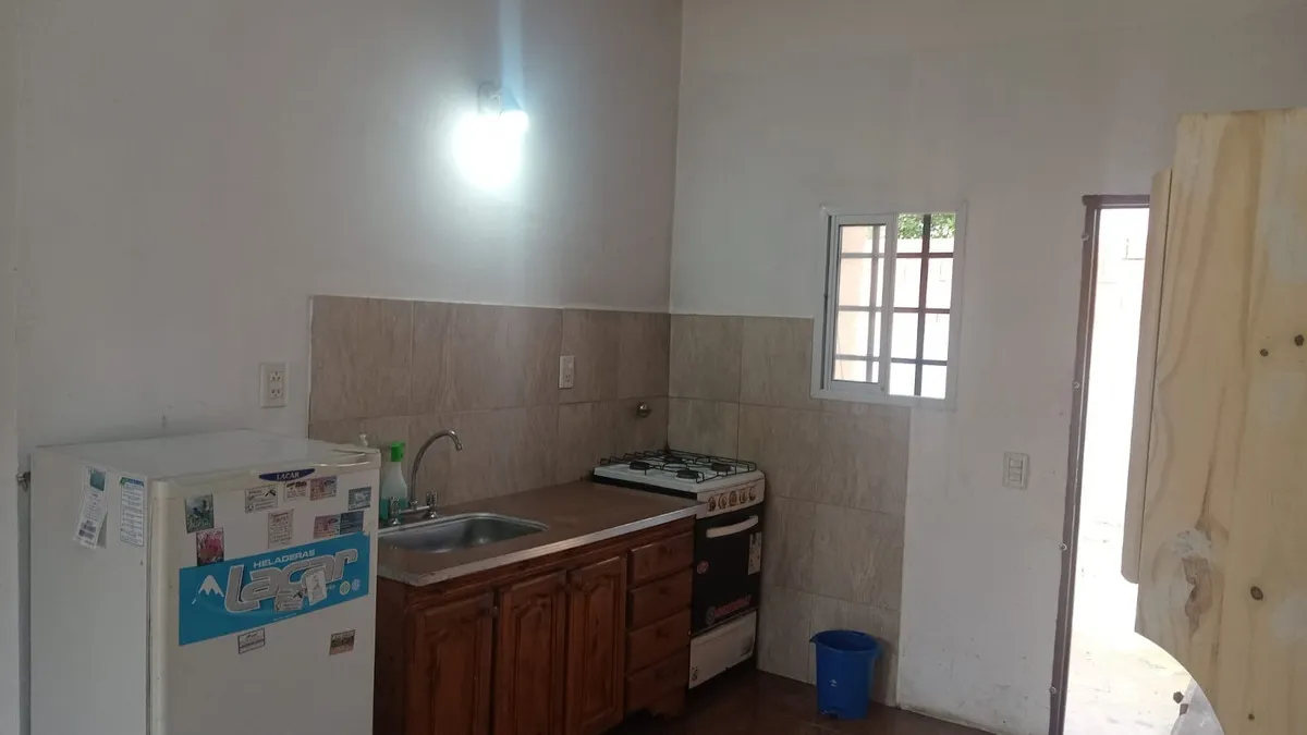 Tipo Casa De 3 Ambientes En Zona Residencial De Las Toninas